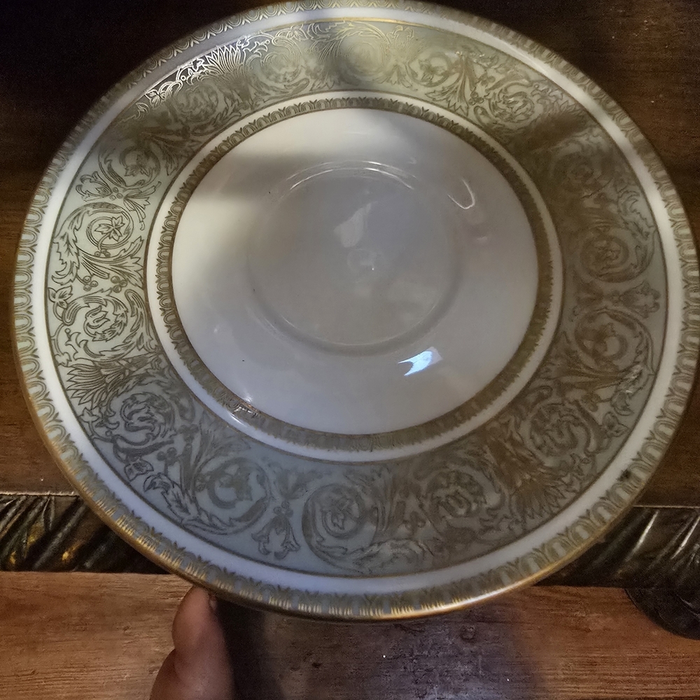 Royal Doulton Gold and Cream Dinnerware Set - Picture 4 of 6